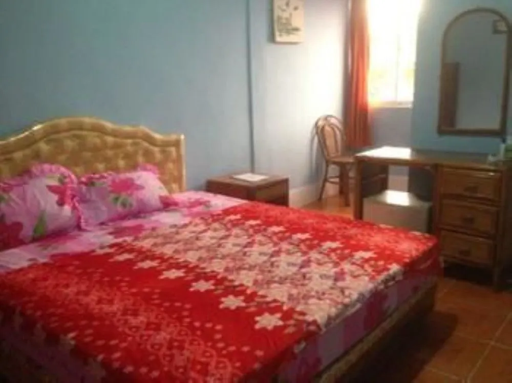 Retox Guesthouse & Bar Sihanoukville